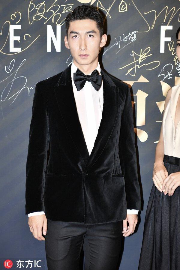 武大靖成娱乐圈宠儿与任容萱一同亮相,两人间