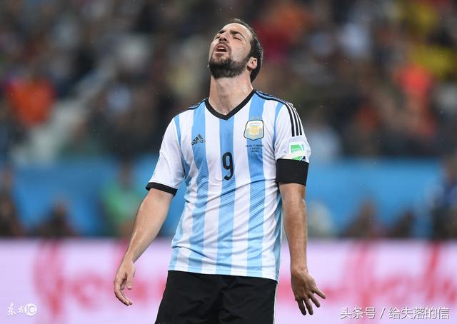 伊瓜因和卡瓦尼谁单刀的把握性大?武磊:只要我