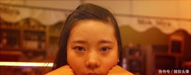 为何紫宁睡前不是带妆就是用面膜遮脸看完她的