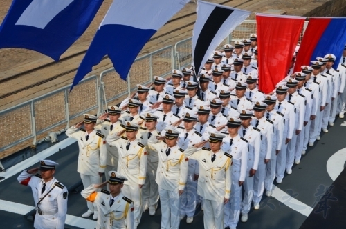 4月23日是人民海军成立63周年纪念日