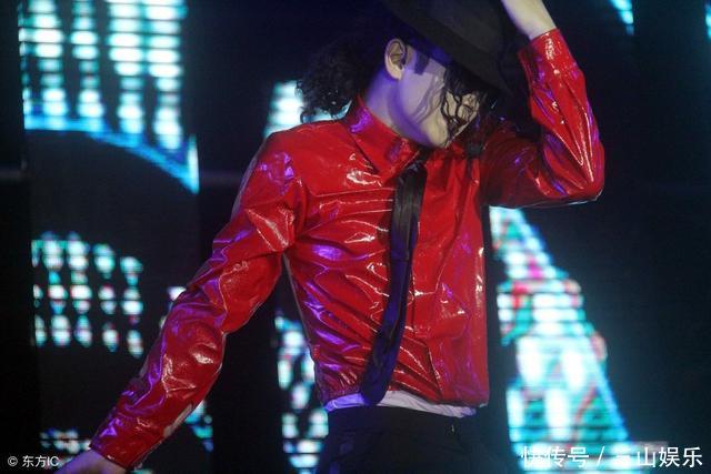 迈克杰克逊演唱会前五天去世,售出百万门票没