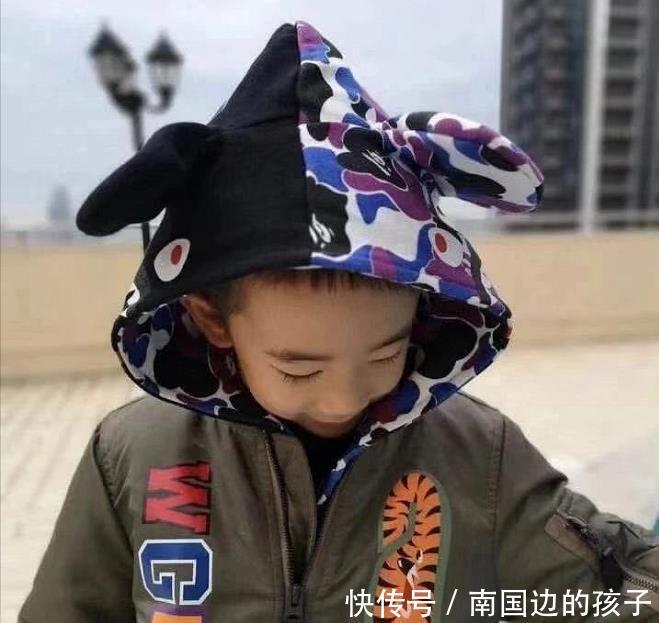 杨颖晒小海绵照片,看到小海绵衣服价格,网友们