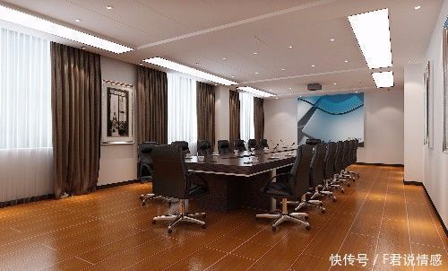 老婆说她单位培训，我不放心她去找她，她办公室打开后我离婚了