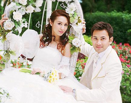 他们是女强男弱的港圈夫妻，以为是真爱，婚后却双双出轨猛料不断