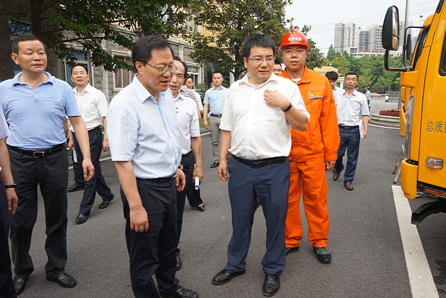 副市长李蔚,廖建华,市政府秘书长张能峰,市政府副秘书长戴建文,市住