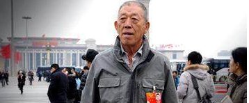 他是栗裕部下的开国上将,一个儿子成为商业巨头,其他两个更是大