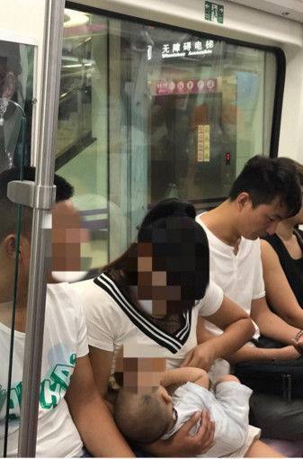 女子地铁上给孩子喂奶，乘客指责，女子只用一句话让他闭嘴