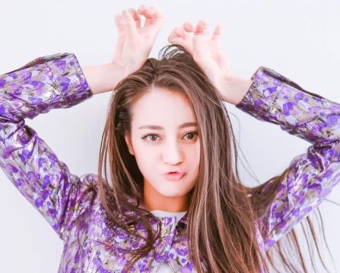 迪丽热巴新剧上映?女皇造型堪称惊艳,网友:美