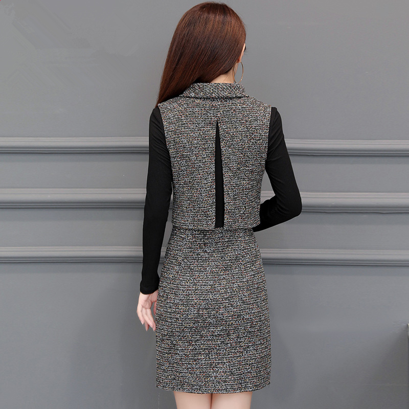 女人冬季穿搭,大衣搭配连衣裙,也能气场两米八