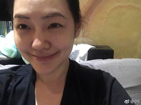 小S一来就变搞笑，看到S姐妹热热闹闹还是戳到了我们的青春！