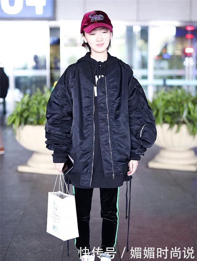 圣诞节秒入戏 李宇春杨幂都穿了些什么红在身