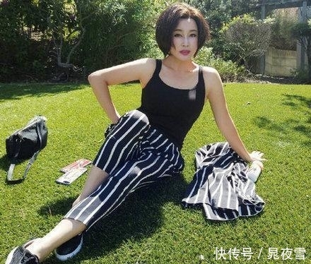 刘晓庆与75岁富豪穿情侣秀恩爱,男子满脸嫌弃 盈丰娱乐