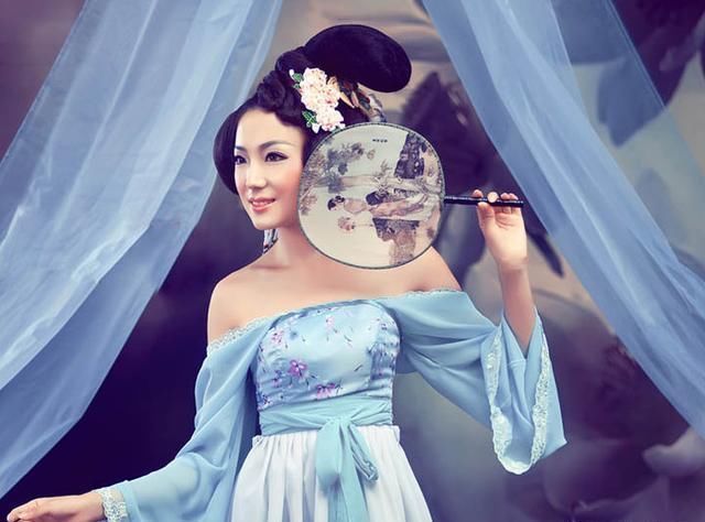 红尘:阅尽大衣离殇苦,笑揽美文情难了搞笑图片披的江湖图片