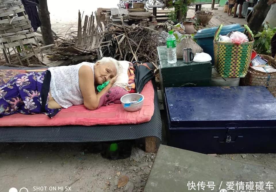 良心何在瓦城不孝子狠心将84岁老母弃在路边