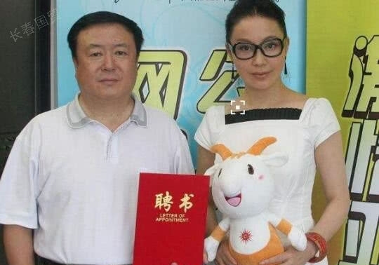 67岁导演尤小刚妻子近照曝光,两人相差30岁!