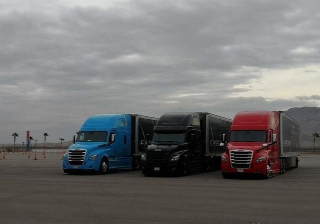 奔驰:自动驾驶卡车今年正式销售 更安全更节油