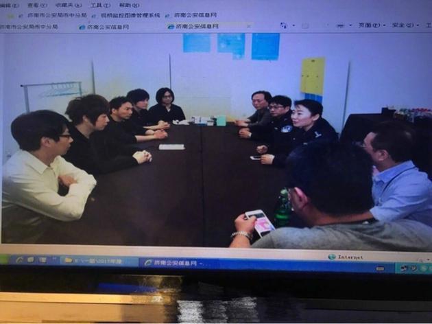 五月天與警方開會 網(wǎng)友笑稱被"約見教育" 五月天與警方開會 網(wǎng)友笑稱被"約見教育"