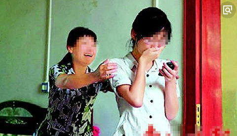 父亲去世后,家狗突然咬住我鞋子就跑,我跟上去后,我顿时傻眼了