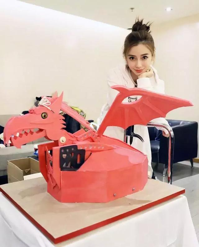 明星的生日蛋糕:刘亦菲的龙猫,王俊凯的小兔子