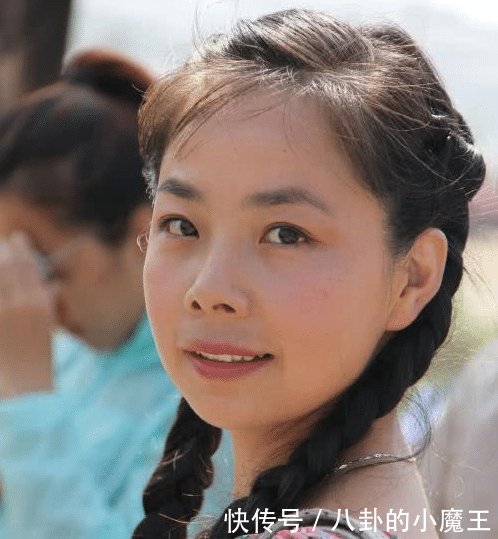 34岁王二妮近照,回村盖了豪宅还当了大官,模样和当年判若两人 99真人平台