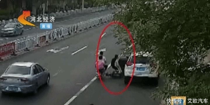 汽车“开门杀”何时休 电动车被撞导致车主死亡 女车主: 这不怪我 澳门百家乐游戏