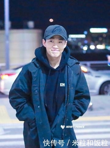 音乐才子刘宪华微博晒图:最近降温了,大家要多