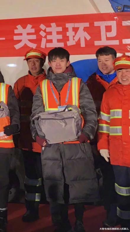 易烊千玺凌晨5点零下十度清扫街道: 第一次感