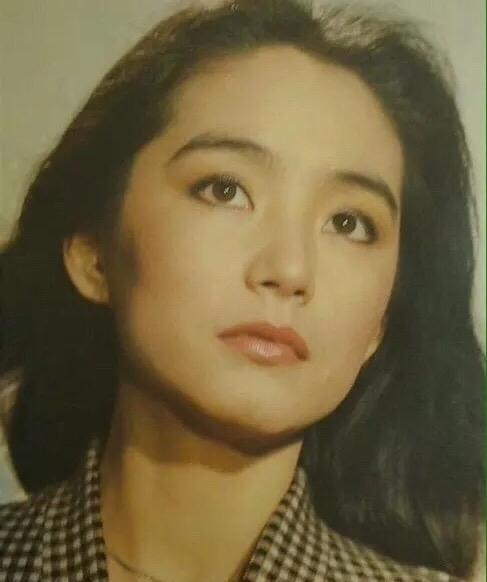 林青霞17岁照片曝光, 网友赞叹: 美的不可一世