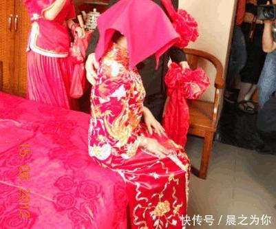 女儿笑着出嫁躺着被送回来,我跑她婆家讨公道,一进门我掉头就跑