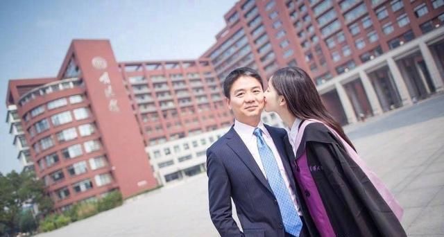 刘强东退出章泽天首投项目 网友热议俩人关系