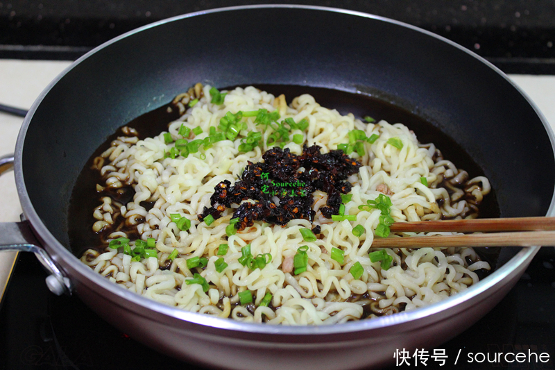 煮泡面加点它煮,劲道爽弹,辣味十足,方便快捷