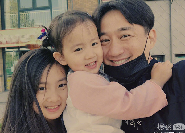 就算林心如刘德华都送女儿亿万财产,可我就是羡慕黄磊女儿