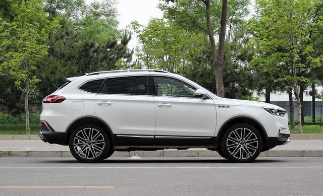 最潮国产车,换个车标就是奔驰,搭载宝马发动机