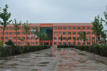 孟村回中全名孟村回民中学,位于孟村回族自治县县城中心,建于1955