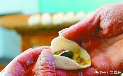 中国人春节吃饺子的历史,你家饺子包钱没有呢