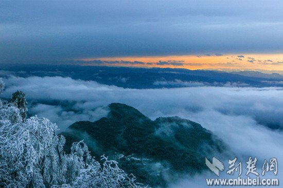 远安县太平顶现"雪后云海"美丽景观.通讯员汤捷 摄