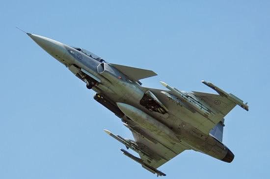 人口不如我国的1%,战机研发技术却很强大,美俄