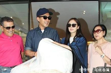 赵丽颖产后出院,baby出院,杨幂出院,谁更真实一