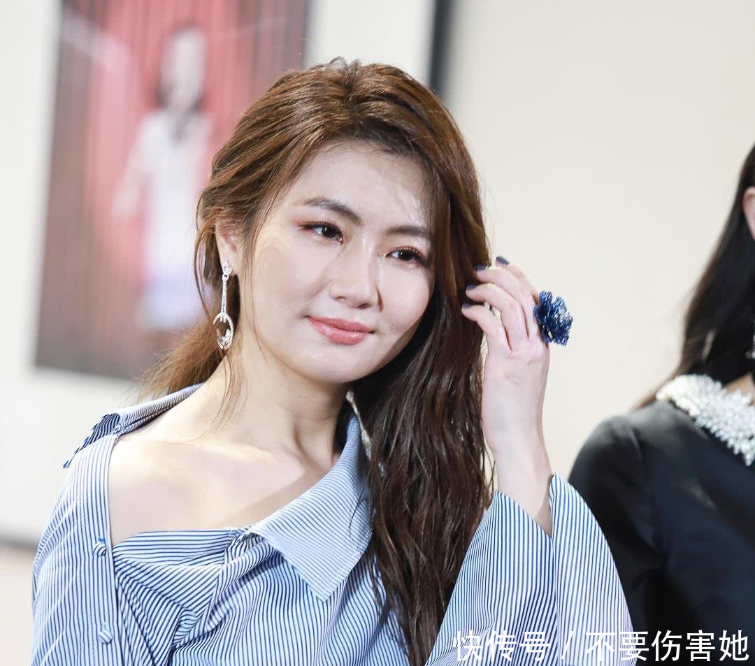 Selina经历烧伤后颜值回春 与妹妹任容萱同框气
