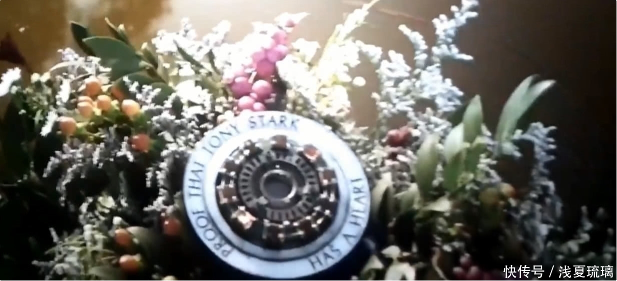 复联4托尼葬礼,梅姨安慰帕克,浩克掩面而泣,只