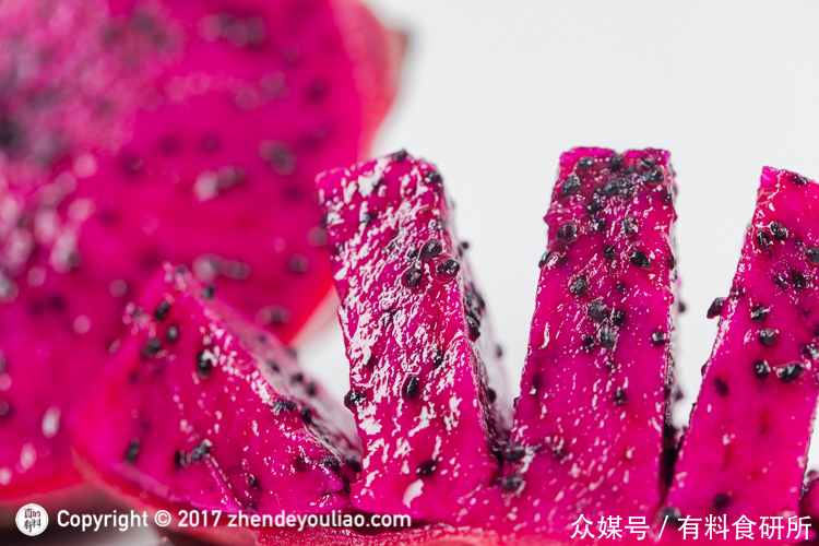 两招教你从外观一眼分辨 红心火龙果 和 白心火