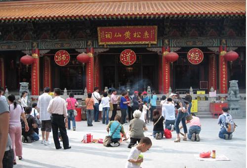 简介 黄大仙祠又名啬色园,始建于1921年,是香港著名庙宇之一,祠庙