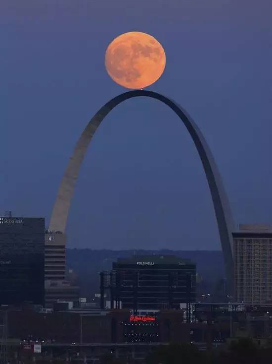 全球各地超级月亮大比拼,新加坡的真令人心塞~