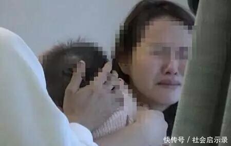 三岁女孩被陌生人抱走，在火车站孩子喊了四个字，人贩子撒腿就跑