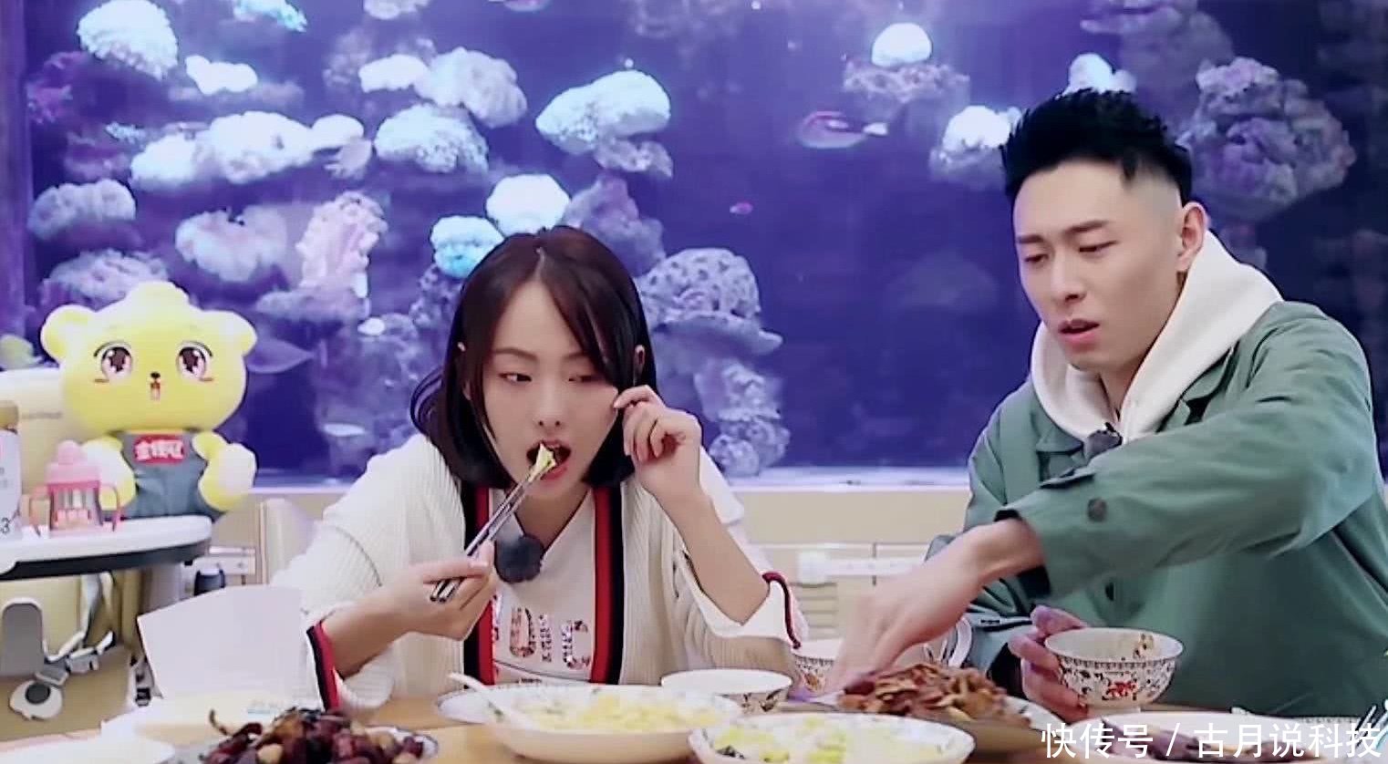 买超张嘉倪室内曝光,两人六餐很豪气。