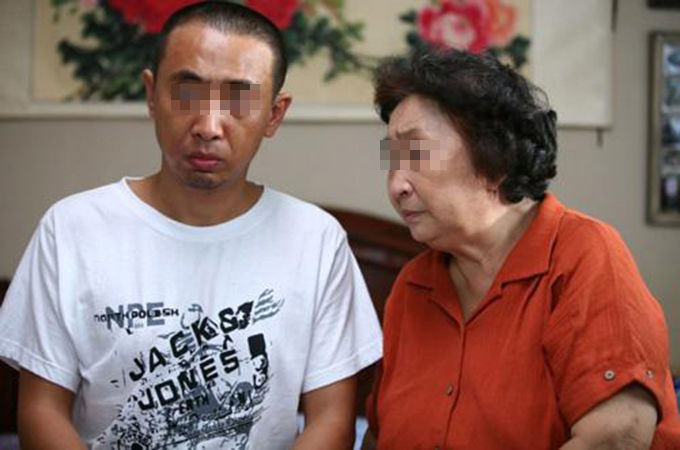 我娘逼我娶瘸子,新婚夜老婆给我一颗糖,打开一看,我吓得直喊娘