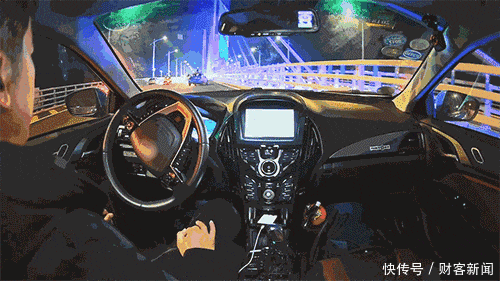 以后驾照会被淘汰? 杀入春晚 百度无人驾驶打