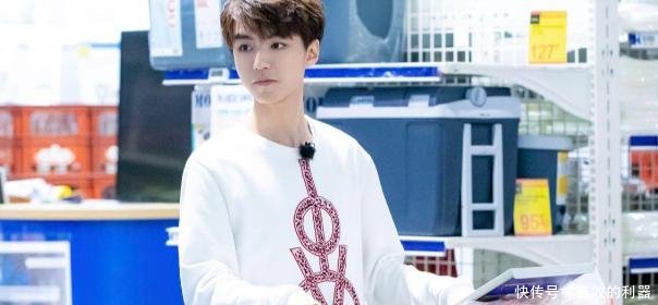 红流量小生王俊凯,竟被央视点名当反面教材网