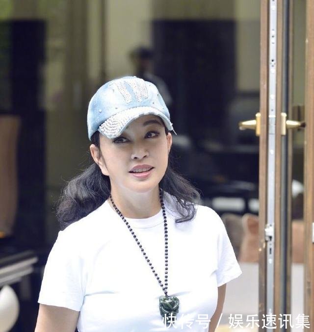 刘晓庆被问与姜文分手原因,她直接说了这3个字