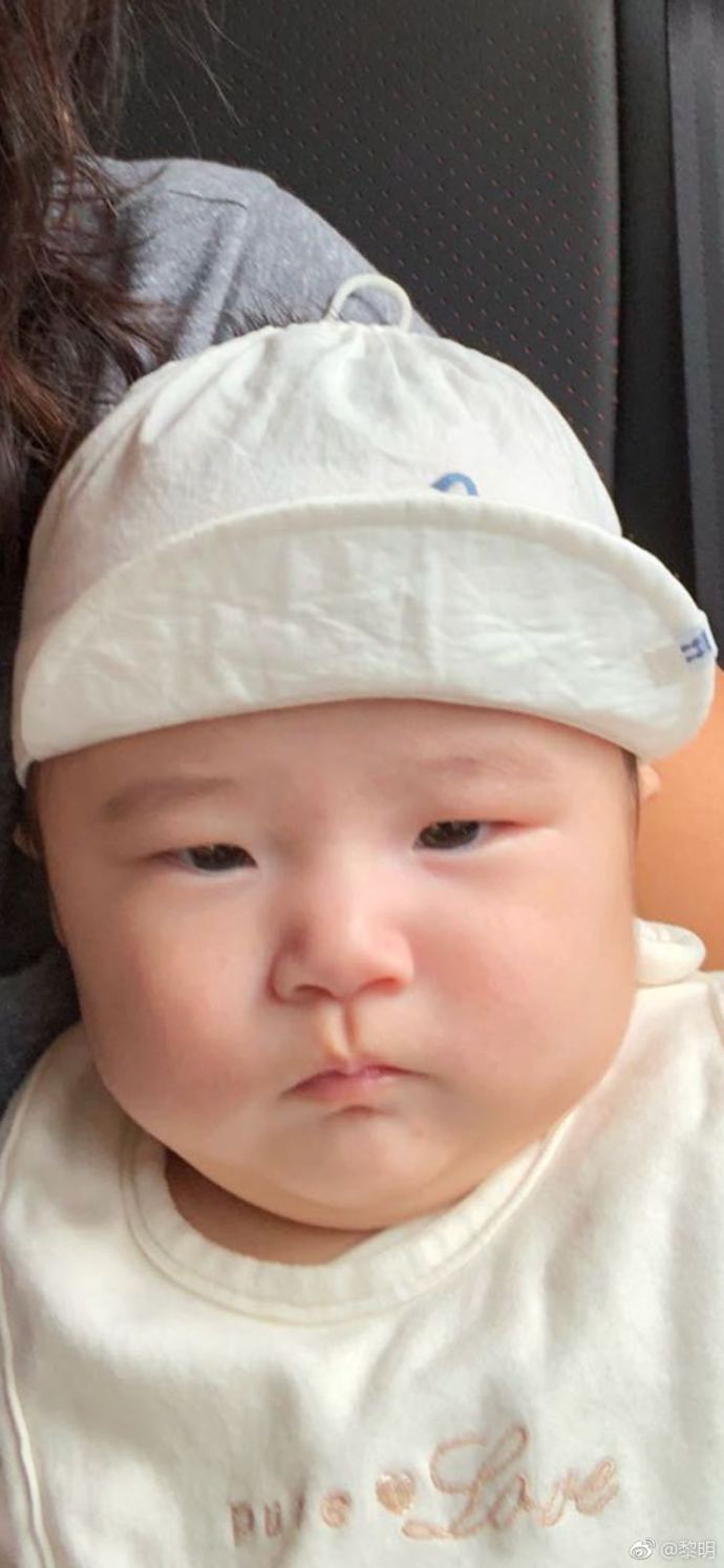 四大天王的小棉袄!黎明网晒女儿照片,网友:吐槽